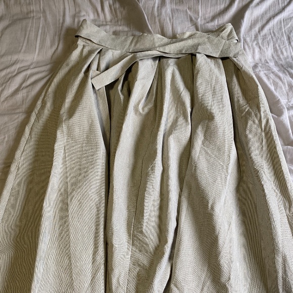 H&M Dresses & Skirts - High waisted & knee length skirt